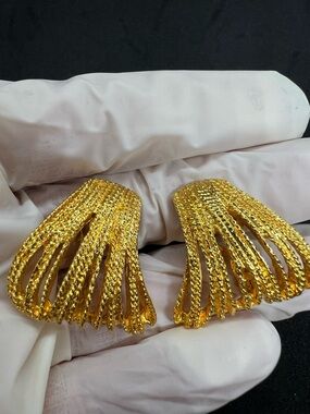 Vtg Premier Designs Clip On Earrings Gold Tone Textured Feather Elegant Classic